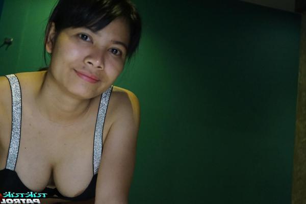 20P Asian babe with a big booty Daisy gives a blowjob before & after sex