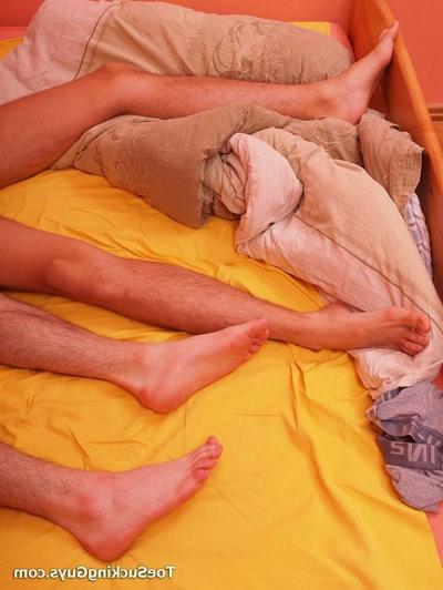 20P Bored roommates Danny & Gabe engage in hot gay foot fetish anal action