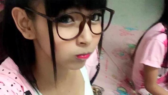 16P 小柄なアジア人ニューハーフが熱い自撮りコンピレーションで巨乳をからかう