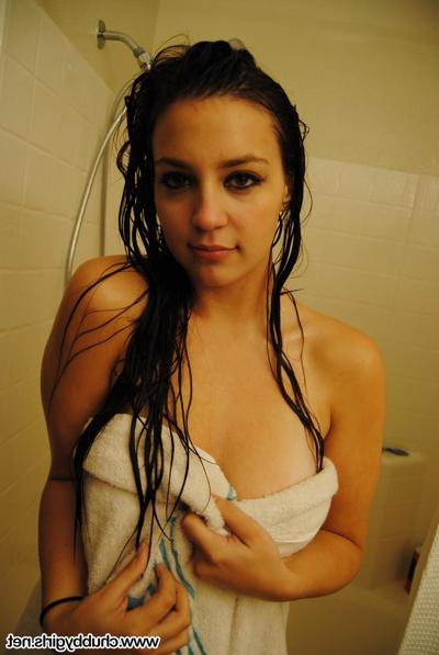 16P Solo girl Samantha covers her naked body with a towel after taking a shower