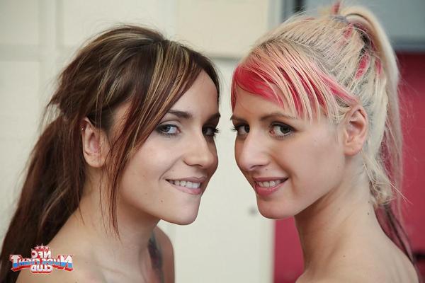 14P Sporty lassies make some steamy lesbian action in the locker room
