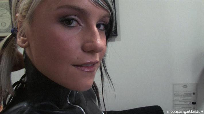 20P Public Disgrace Leyla Black, Oliver