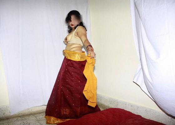 10P Indian solo girl exposes her vagina and big butt as well