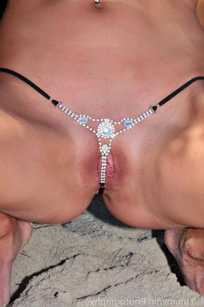 20P Hot MILF Sofie Marie flaunts her tiny tits & her shaved muff all nude outdoors