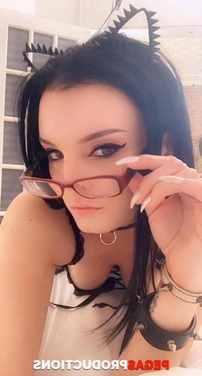 20P Brunette kitty Velour Noir takes a hardcore pounding and gets sticky facial