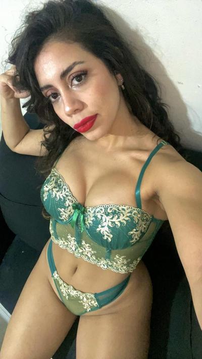 10P Curvy babe Bianca Sanchez flaunts her big ass in a hot compilation