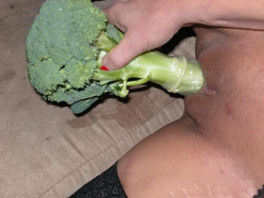 20P Naughty mature maid Vixen masturbates with veggies in a kinky solo