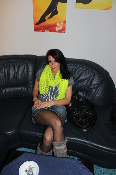 17P Horny German amateur MILF Lara likes toying herself on the sofa