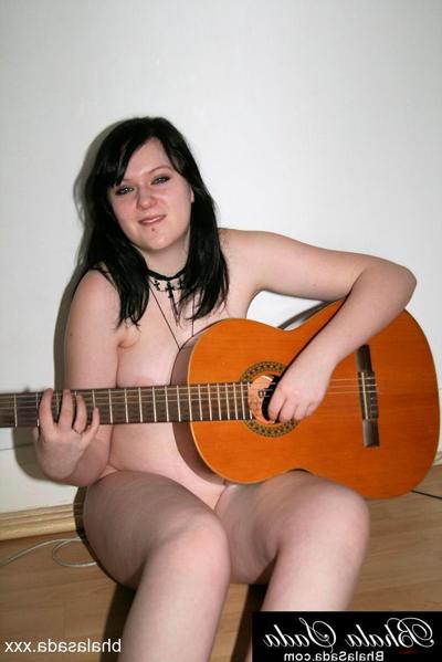 15P Brunette fatty strips naked and poses before playing a guitar in a solo