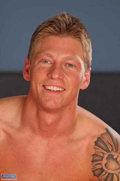 20P Gay hottie Cole Christiansen strips at the gym & touches his body & big dick