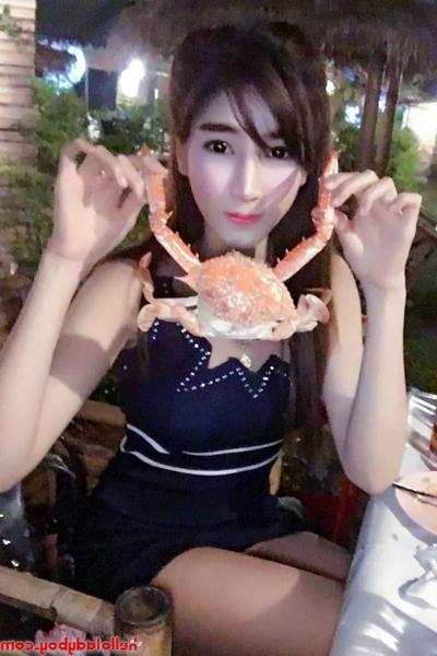 20P Breathtaking Asian shemale Grace B poses provocatively in her compilation