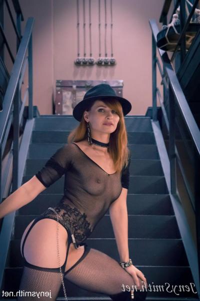 15P Sexy cowgirl Jeny Smith flaunts her big ass in thigh-high boots & stockings