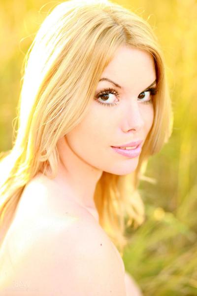 20P Beautiful blonde Kala Ferard shows off her big booty all nude outdoors