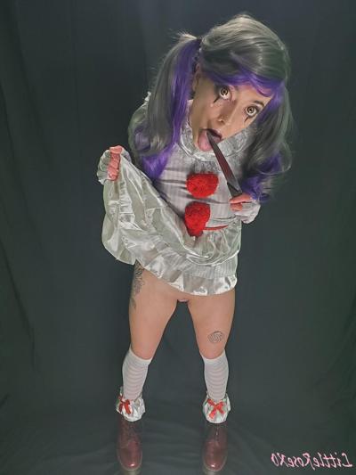 20P Hottie with pigtails Rose poses pantyless in her white cosplay costume