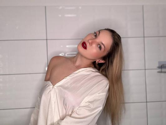 11P Glamorous OnlyFans doll All About Diana posing in her solo compilation