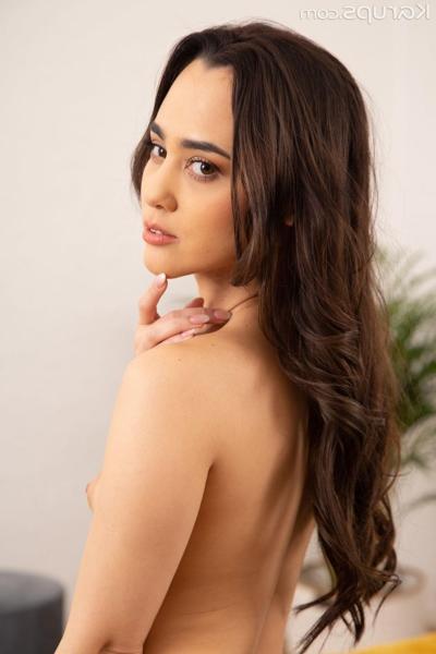 20P Pretty brunette babe Alice Hernandes shows her lovely tits & her shaved pussy