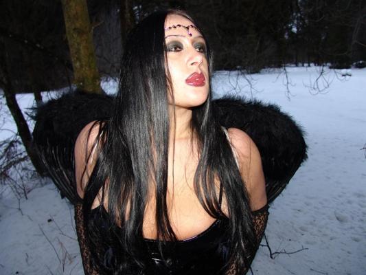 16P Goth woman unleashes her big boobs out in the woods in winter