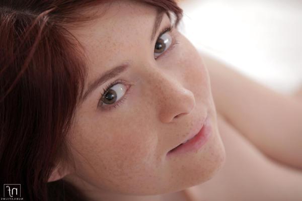 20P Redheaded Czech Kattie Gold gently rubs her vagina in the mirror