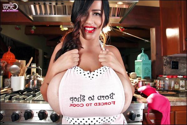 16P Big tits brunette Leanne Crow reveals her sexy European ass