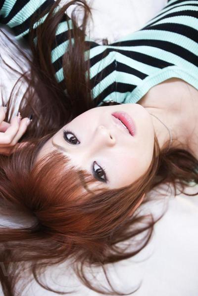 16P 小さな日本人赤毛の吉原ミイナが一度に二人の男の子とセックス