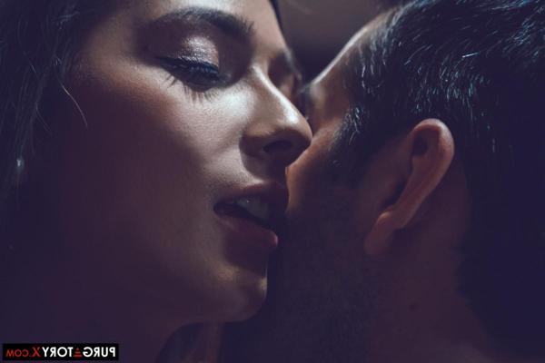 20P Jaye Summers and Vienna Black have lesbian sex before group sex begins