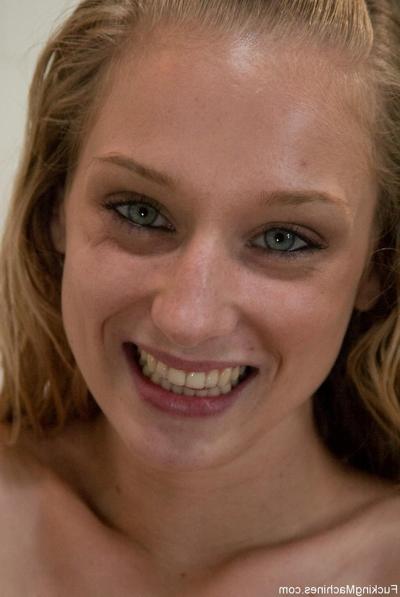 17P かわいい美女カトリーナ・カミングスがクソマシンに深く二重貫通される