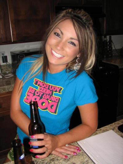 20P Beautiful amateur teen Melissa shows her nice boobs and pierced belly