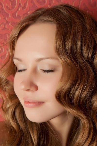 20P Curly babe with a sweet muff Virginia Sun undresses and poses in a solo