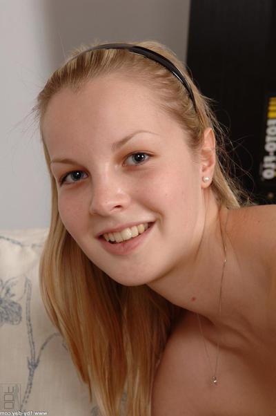 20P Hot petite teen Rose flaunts her cute titties, big booty and sweet pussy