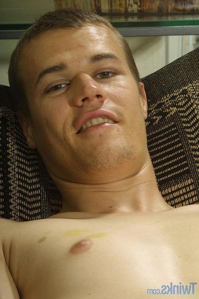 20P Skinny twink amateur Collin E flaunts his hairy dick and masturbates