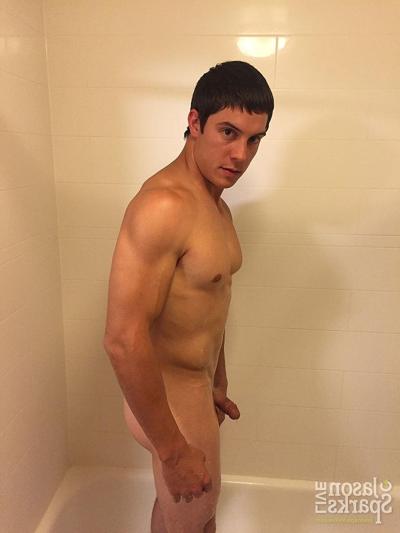 20P Sexy gay American Kane Hunter unveils his hot muscles and masturbates