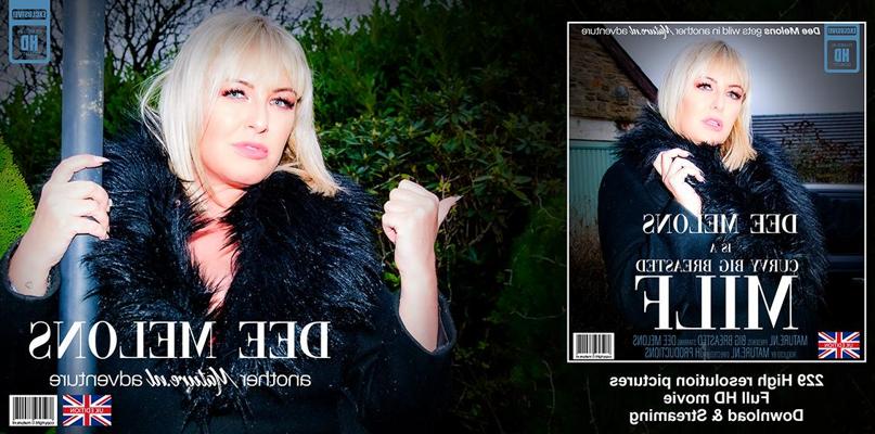 11P Fat blonde lady Dee Melons takes a black dildo to her twat in stockings