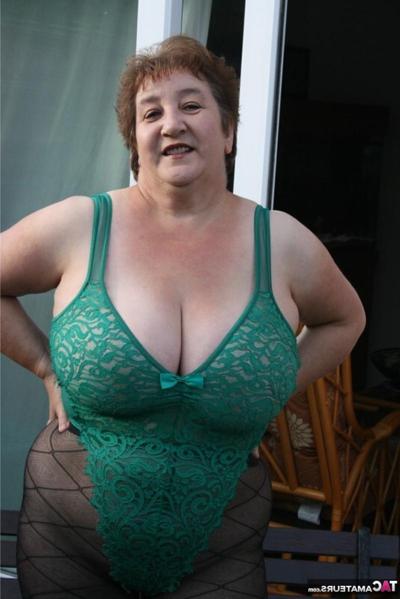 16P Older UK fatty Kinky Carol strips to lingerie and pantyhose outside her house
