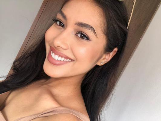 20P セクシーな美女、リアル・ヴィオレタ・コスタがホットなコンピレーションで大きなお尻を誇示
