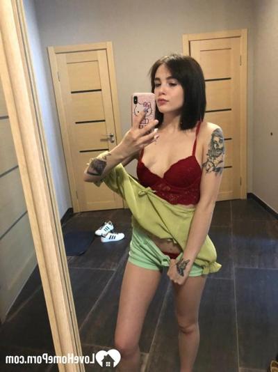 20P Slender amateur brunette strips and poses naked in front of the mirror