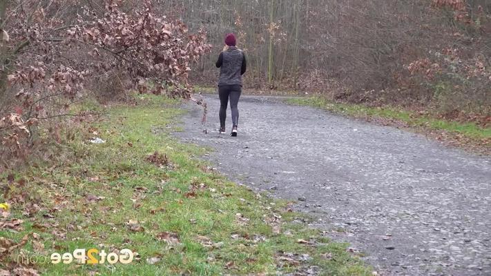 15P Chrissy Fox pulls down her leggings to pee behind bushes on a chilly day