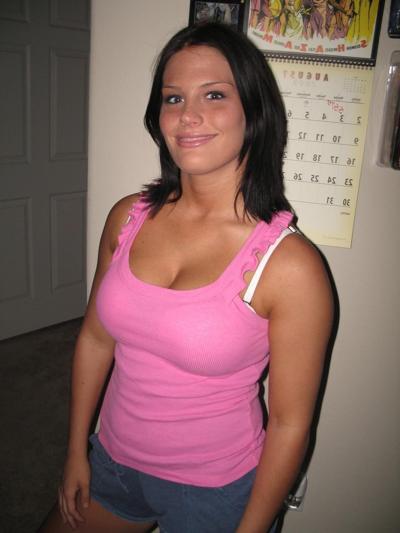 20P Amateur cutie Lindsay strips and flaunts her juicy tits and fat booty