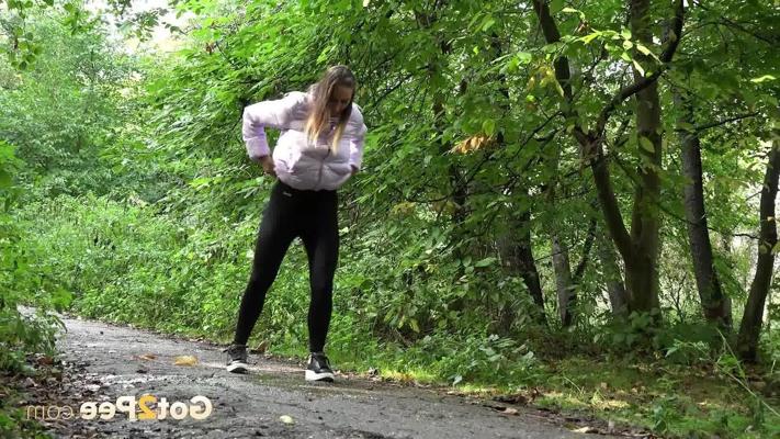 15P Pretty girl Naomi Benet gets caught with her pants down while taking a piss