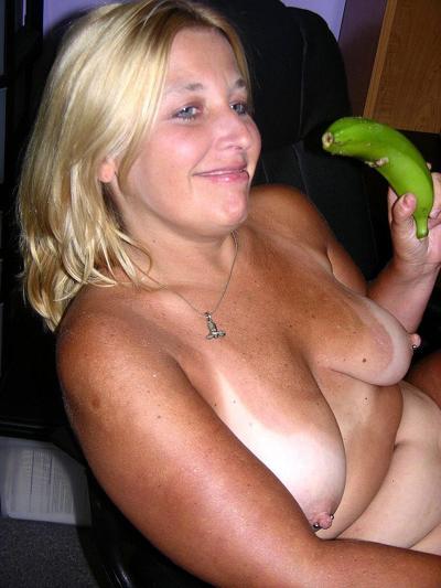 20P Naughty MILF Liisa strips naked & toys her shaved pussy with bananas