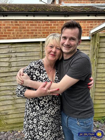 20P British granny Chantelle unleashes her boobs and teases a teen dick