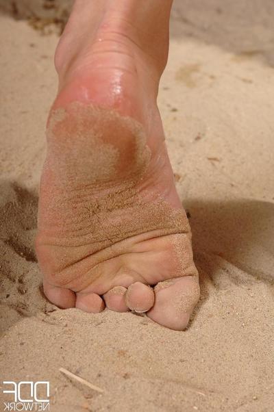 20P Brunette teen Rebecca Contreras gets her feet oiled before giving a footjob