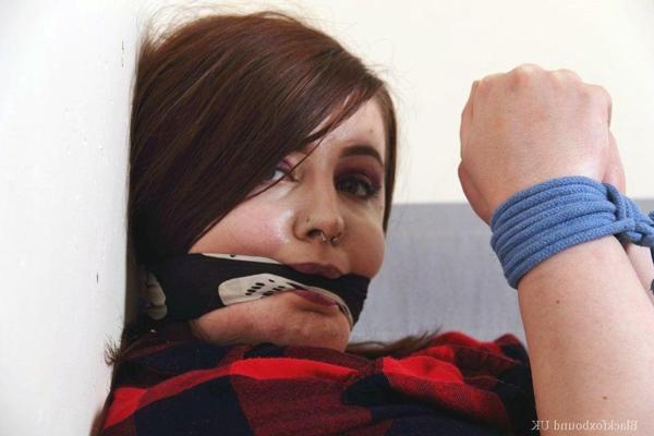 16P Chubby girl Luna La Roux is cleave gagged while tied up on a futon