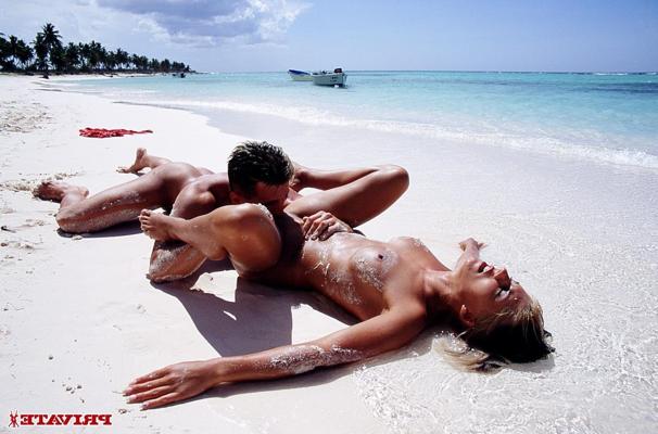 13P Hungarian MILF Dina Pearl getting anal fucked hard on a sandy beach