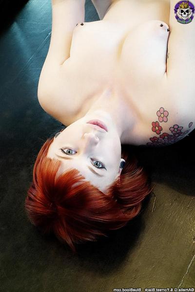 15P Tattooed redhead with pierced nipples stretches her twat in a mirror