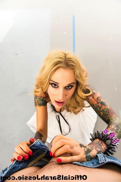 15P Inked female Sarah Jessie wears a collar and leash during a POV blowjob