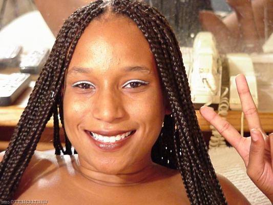 9P Ebony babe Moet shows off her big booty & her juicy tits while fully naked