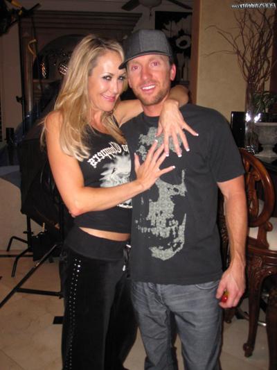 17P Luscious MILF Brandi Love showing off her big tits at Kelly's house