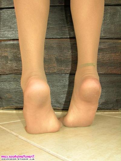 20P Trans Pantyhose Nude Pics