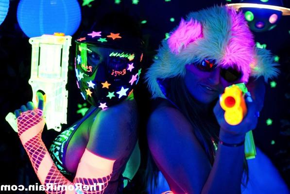 16P Cosplayers Romi Rain & Dani have lesbian sex underneath black lights