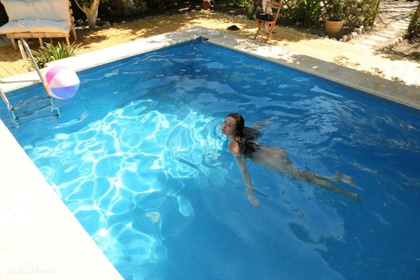 20P Wet teenage babe Lila shows her sexy holes after going for a swim